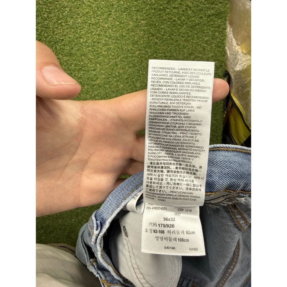 Levis shop confidence